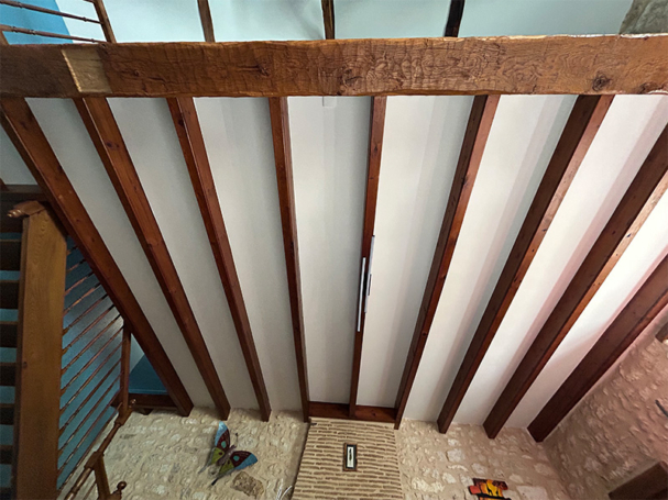 Peinture entre poutres